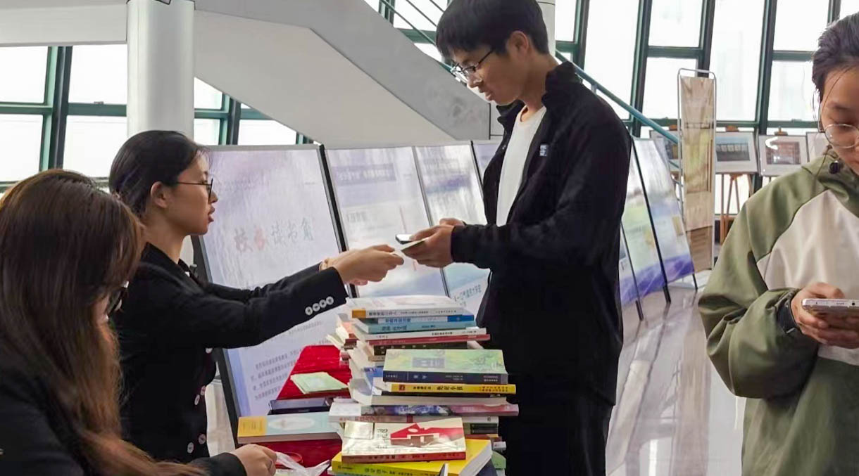20240426图书集市(杨语萱)-2.jpg